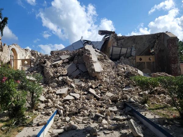 En bild av efterverkan av en jordbävning i Haiti.