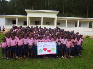Alla eleverna från Hoppets stjärnas skola i Haiti, bois negresse som önskar glad mor och farsdag
